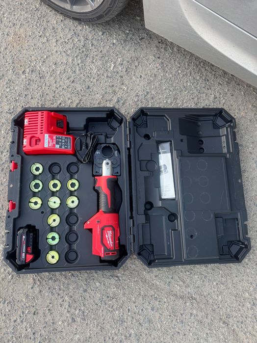 Milwaukee Машина