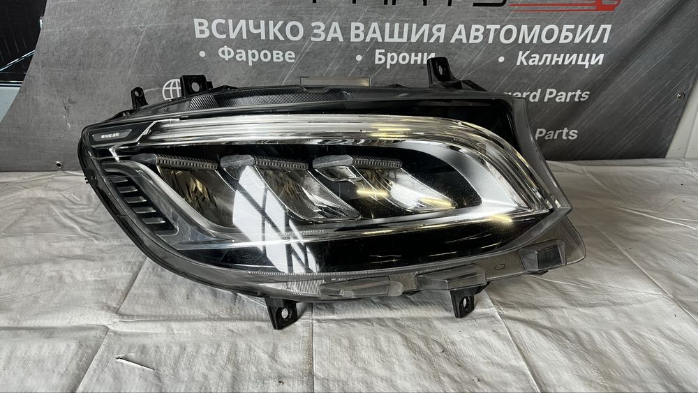 3 броя десен и 1 ляв фар Mercedes Sprinter W910 Full Led