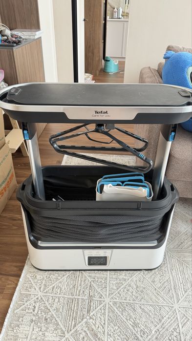 Гладильный паровой шкаф Tefal