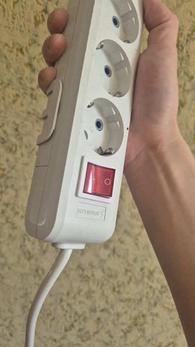 Сетевой фильтр удлинитель на 5 метров.