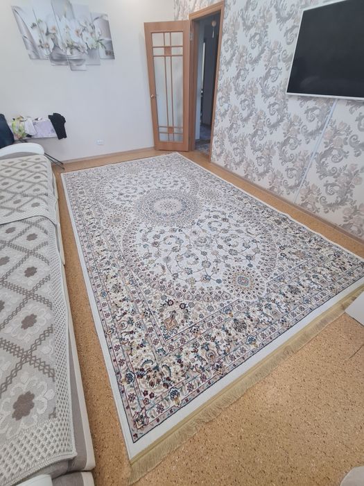 Продам диван ,ковёр в отличном состоянии