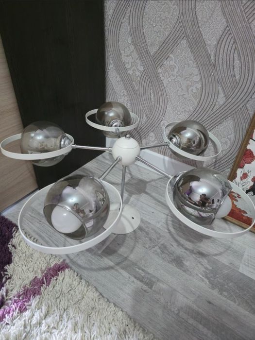 Продаётся Люстра