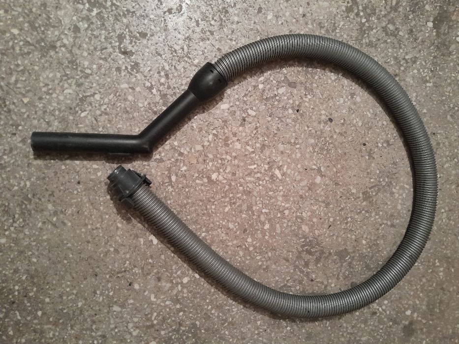 Продам  щётку.шланг на пылесос