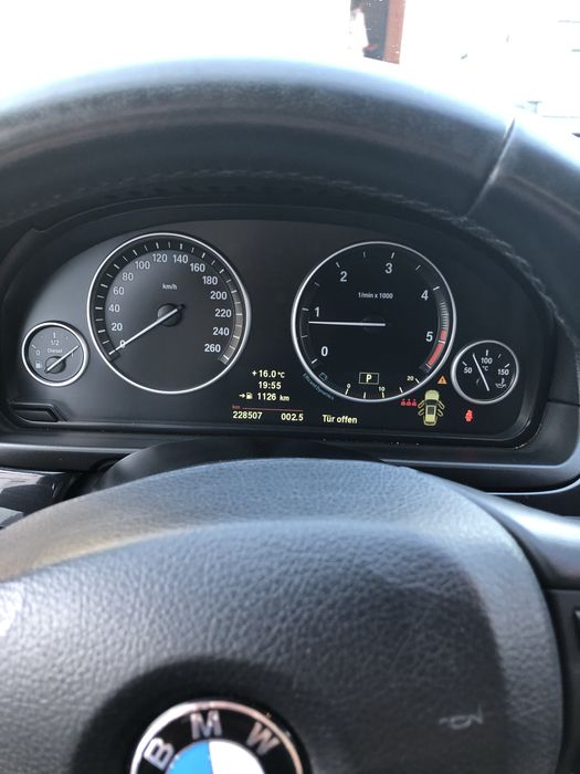 BMW 5 Series 2011 — imagine 5