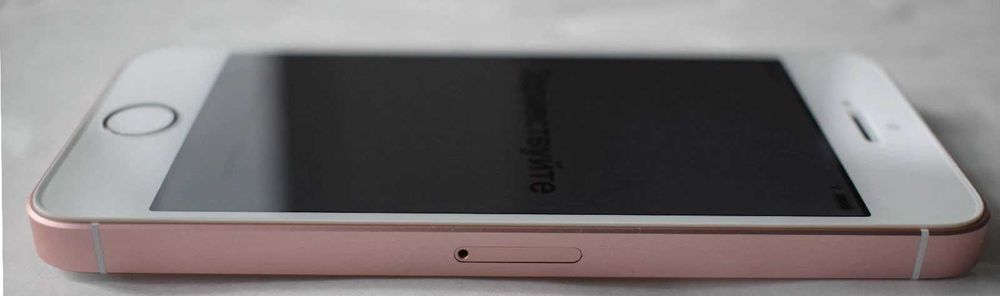 Apple iPhone SE, 64 GB, цвят Gold - КАТО НОВ!