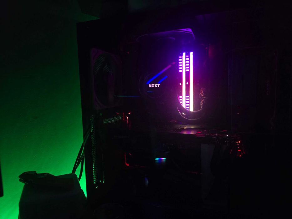 Геймърски Компютър 48GB RAM 1080TI 7700k + Монитор и Мишка
