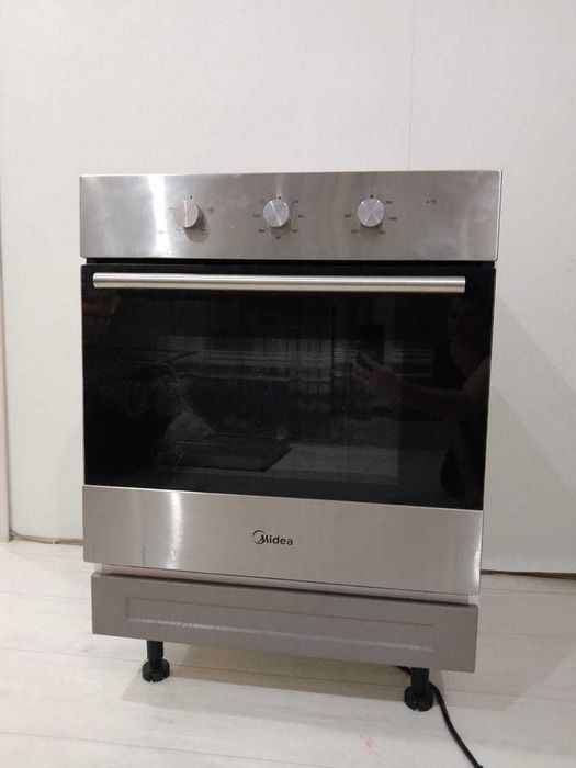 Продам духовой шкаф Midea