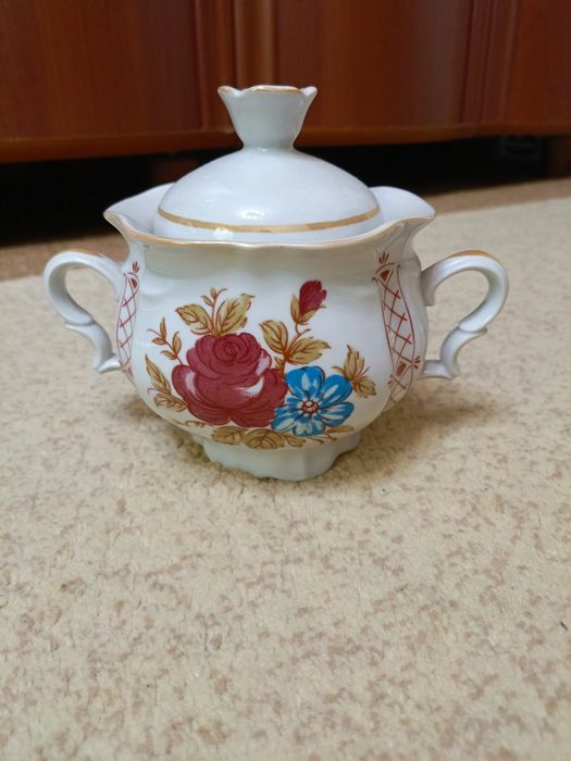 Продам сахарницу