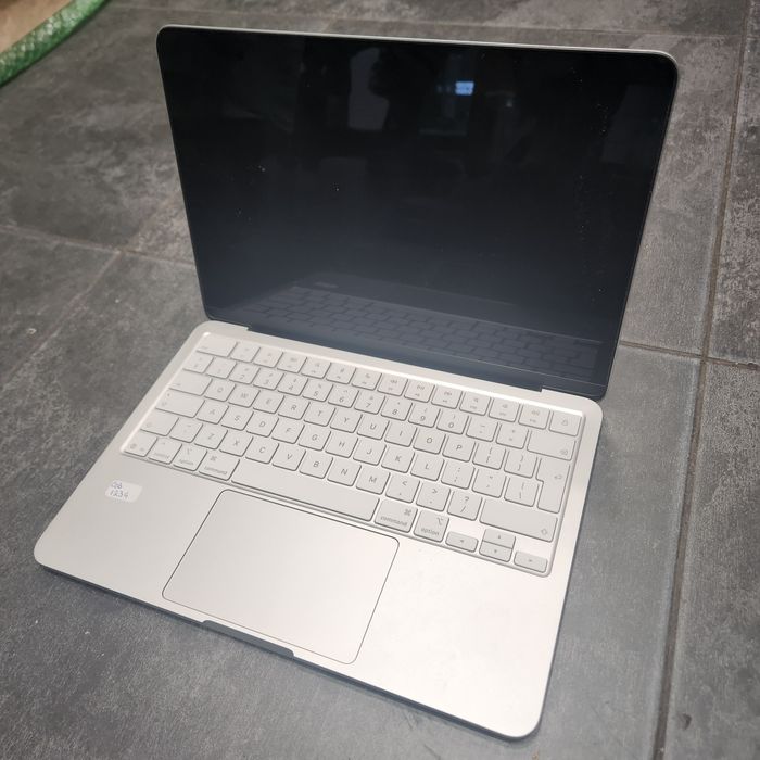Hope Amanet P11 - MacBook Neo / 13 inch / CPU A18 Pro 6-Core / Ram 8GB / SSD 256GB / Garantie / 76614