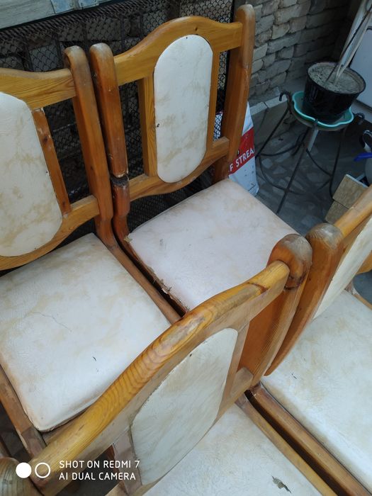 Тумбочки стол и стулья