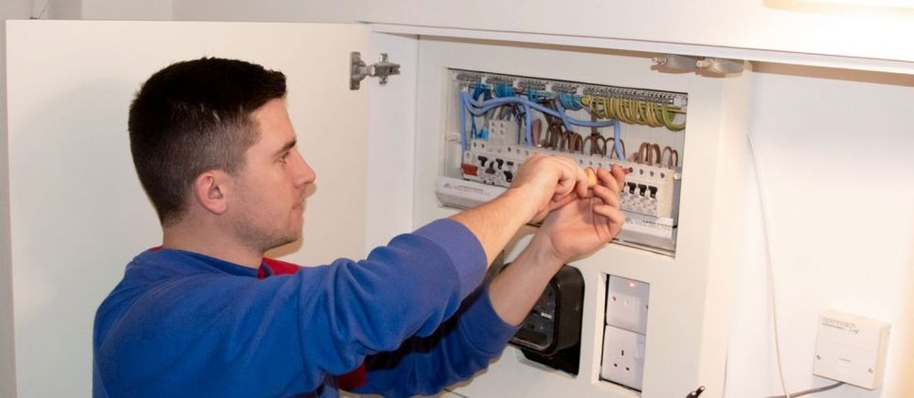 Electrician ,instalații electrice ,case firme mici și hale