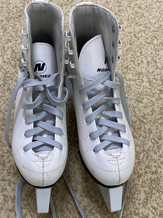 Коньки фигурные женские