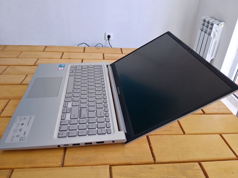 Новый, ультрабук в идеальном состояний