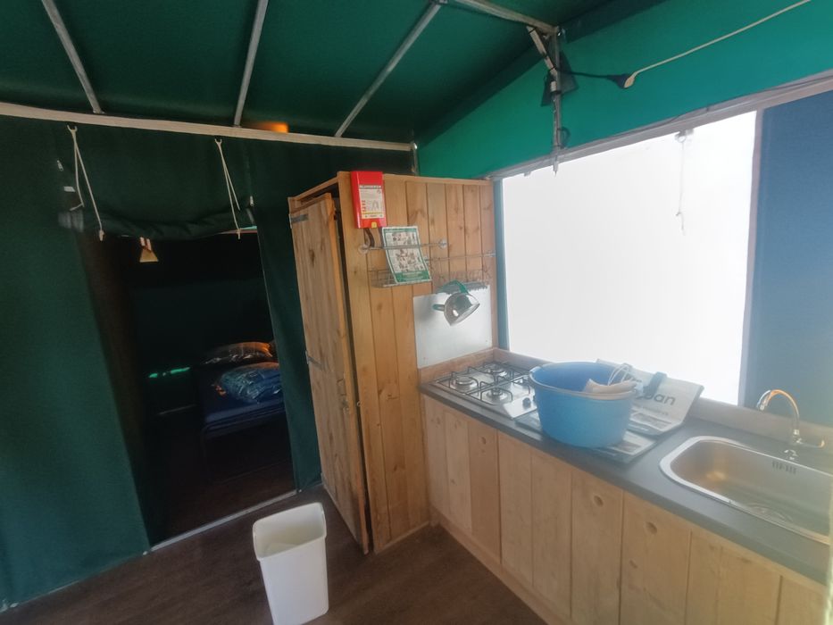 Бунгало от метална конструкция, венил и декинг