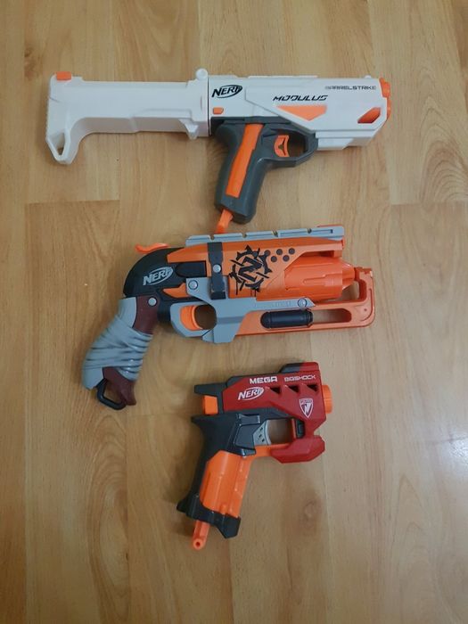 NERF Бластери двата за 40 лв. Средния е продаден