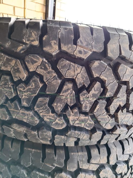 Автошины 35 × 12.50 R 20 LT