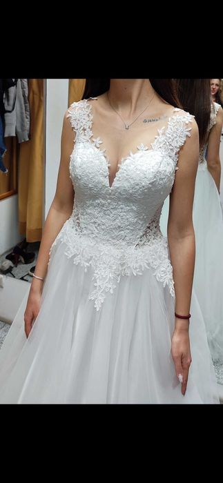 Булченска рокля - тюл и сатен с обръч