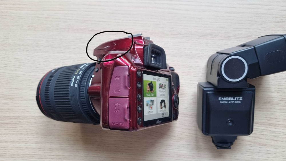 DSLR Nikon D3300 + Obiectiv Sigma DG 28-300mm cu Defecte + Blitz Bun
