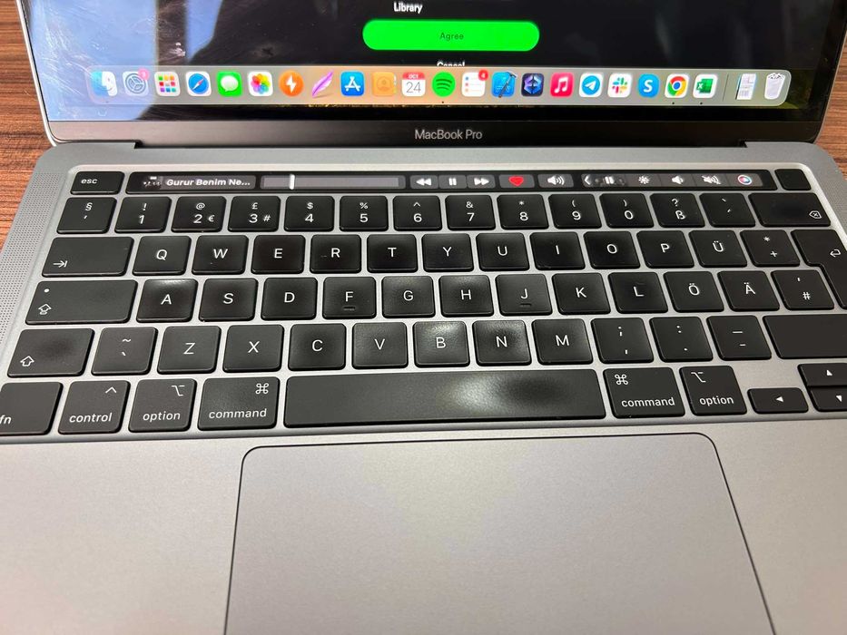 Продавам MacBook Pro 13', 2020, 16 GB Ram,512 GB Hard, Space Grey