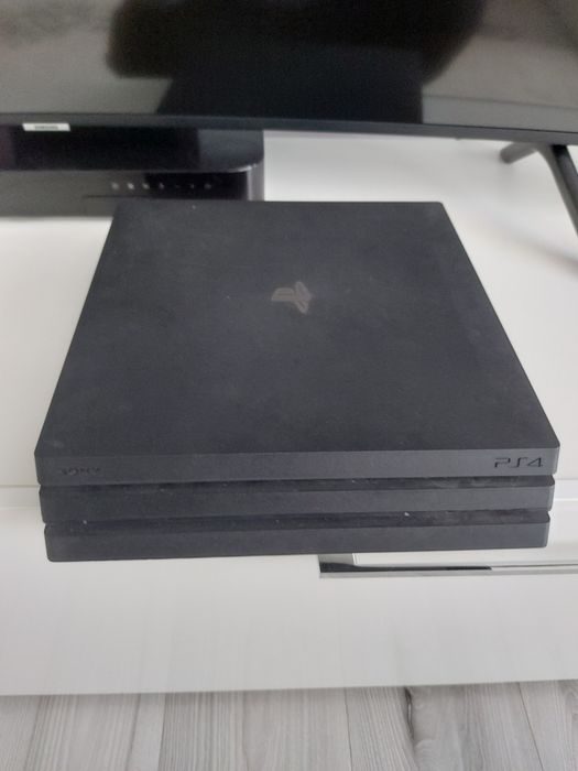 Ps4 1T Pro + 2 console + cooler + volan+17 games