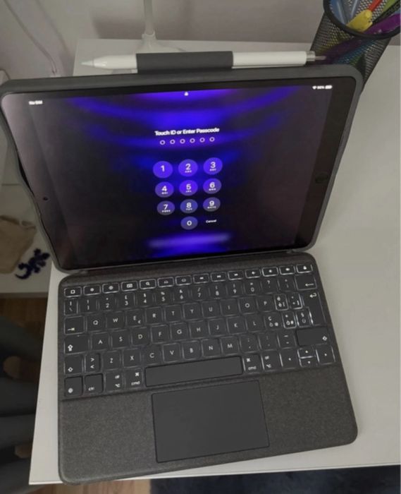 husa cu tastatura ipad logitech