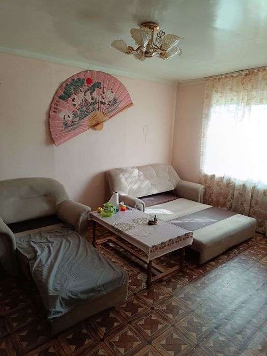 Сдается 1ком на спутнике8 1этаж 2этажки  с удобствами с мебелью