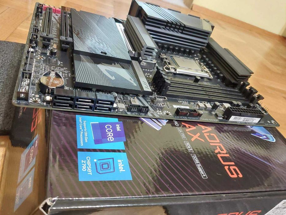 Intel Core i7 13700KF + Gigabyte Z790 Aorus Elite AX Wi-Fi DDR5