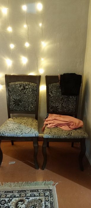 Продам стол и 6 стульев