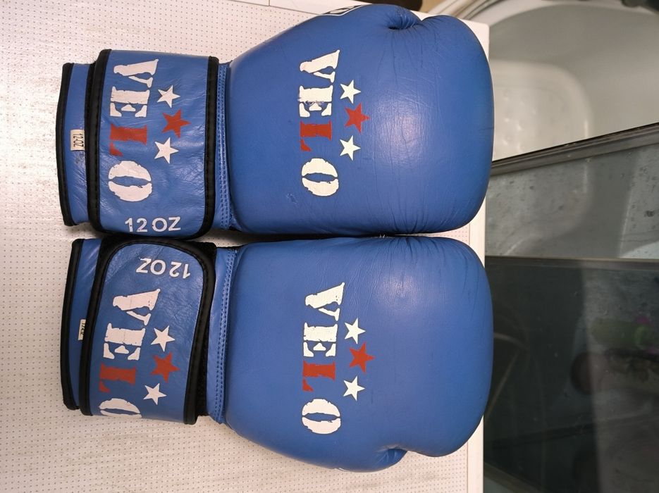 Боксерка и вело перчатки