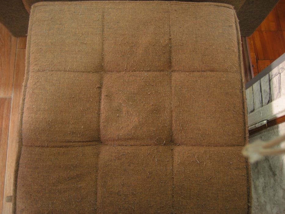 удобное мягкое кресло для дома или дачи