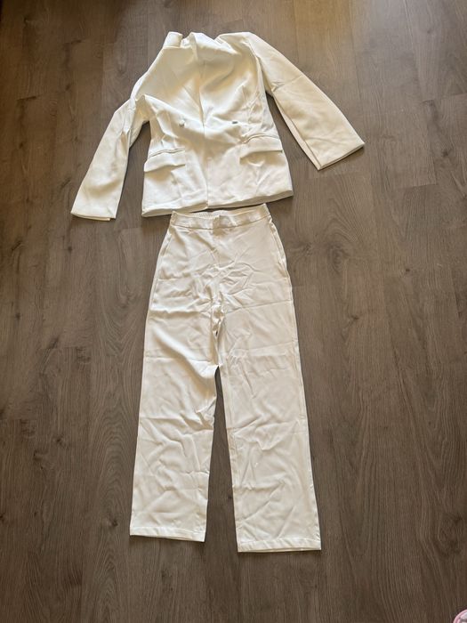 Бял костюм 2 части