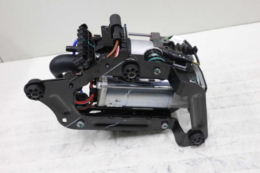 Чисто нов компресор БМВ Г11 Г12 Компресор окачване БМВ Г11 Г12