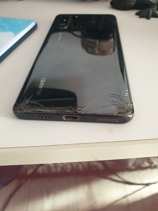 Vand 2 Telefoane Huawei P30 si P30 Pro pentru PIESE