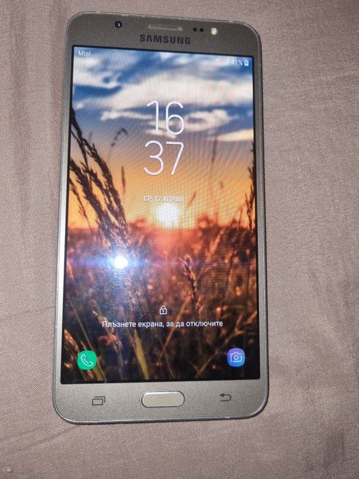 Телефон Samsung J7 2016