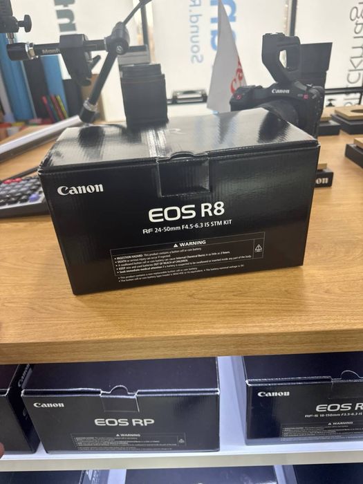 Canon R8 kit (как новое)