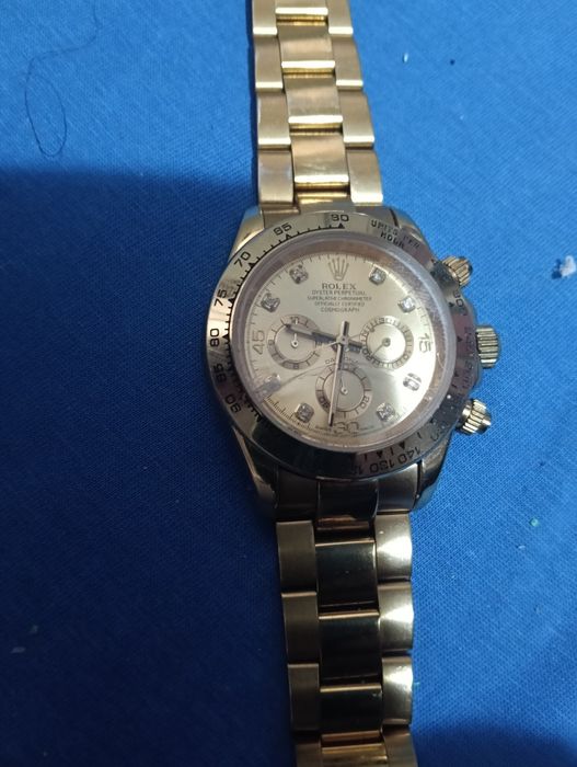 vând ciasuri de colecție pe cuarț funcționale.