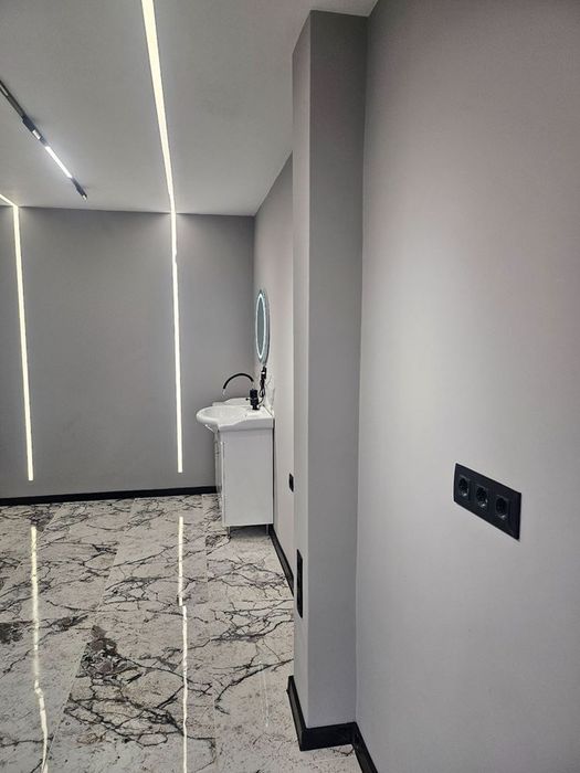 Луксозен магазин на бул. Владигеров – след ремонт, витрина, готов за