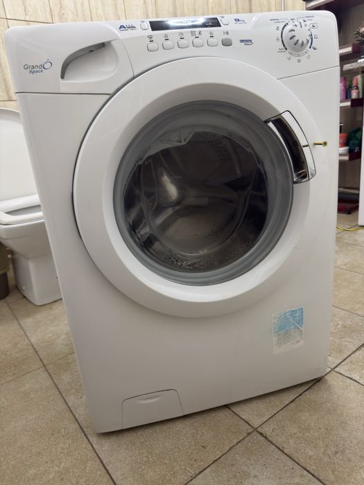 Vând mașină de spălat rufe Candy GrandOSpace