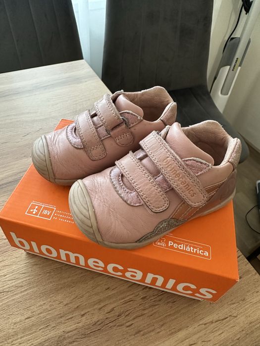 Продавам маратонки Biomecanics за момиченце. Размер 20