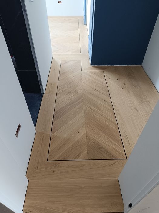 Montez parchet,uși și scări interioare