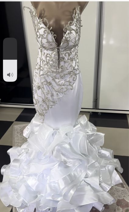 Rochie de mireasa ajustabila + crinolina si voal se potriveste unui ML