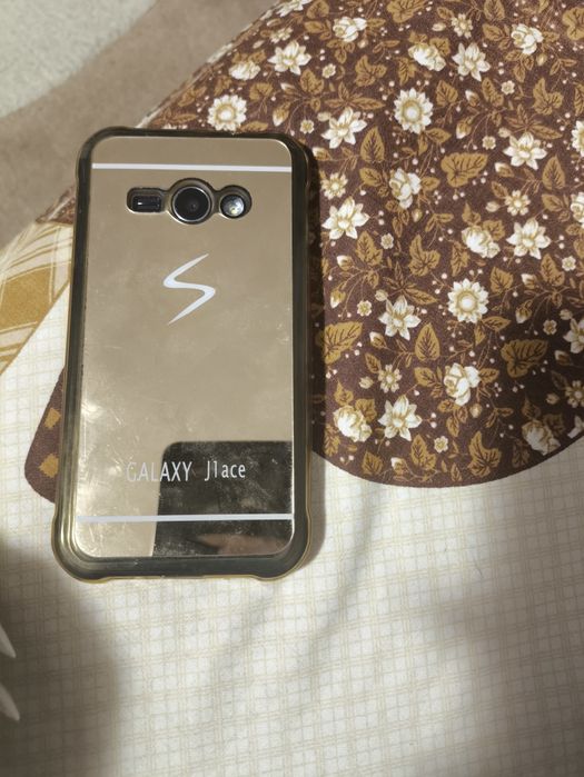 Телефон Samsung galaxy J1 ace