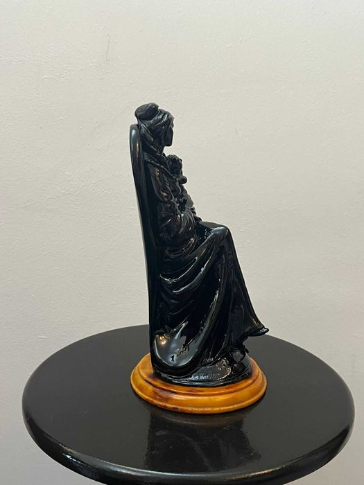 Statueta figurina metalica pe soclu bibelou bibelouri semnata ieftina