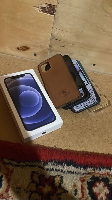 В продаже айфон 12