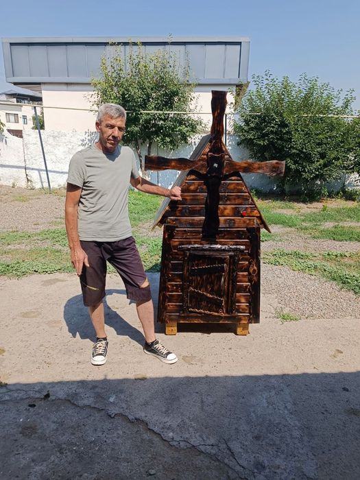 В наличии: будки, вольеры, скворечники