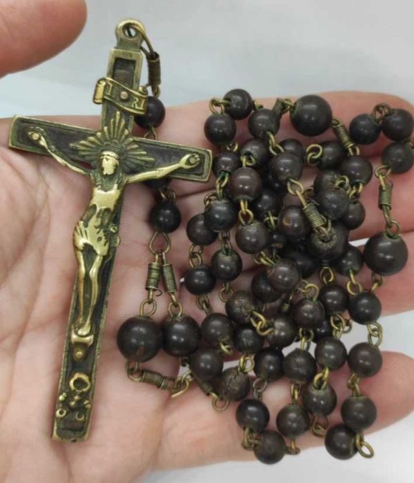 Rozariu Vechi Din Lemn și Crucifix Alamă