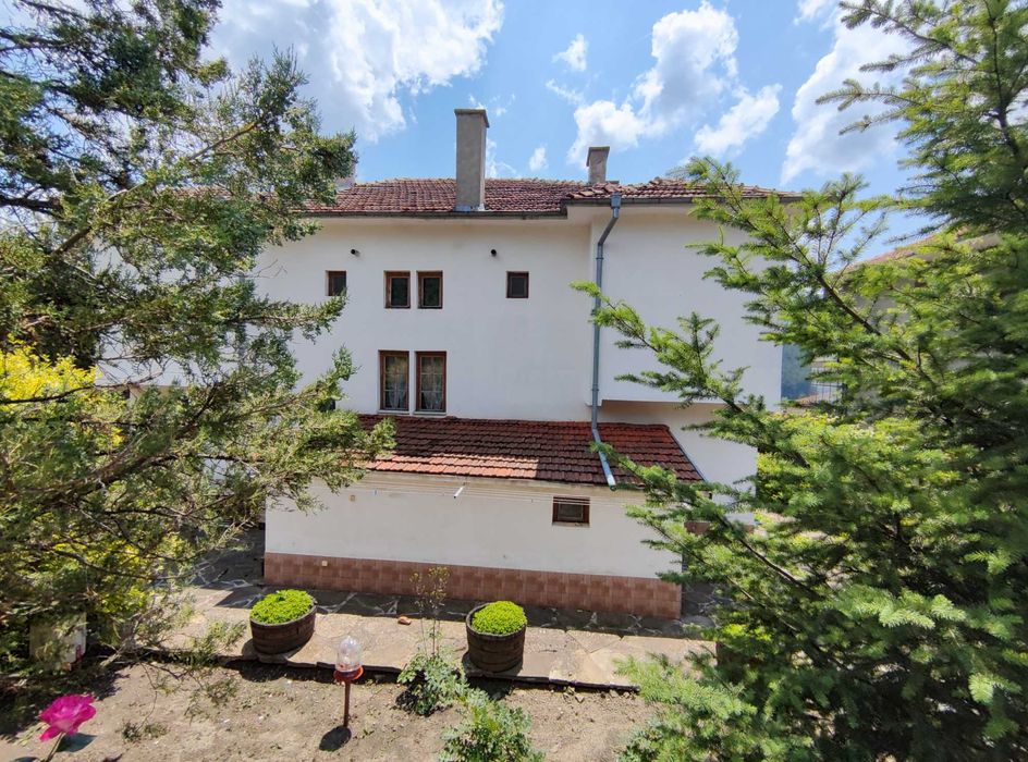 Продава се Къща в Котел - 320 кв.м за 688 €/кв.м - Снимка #2