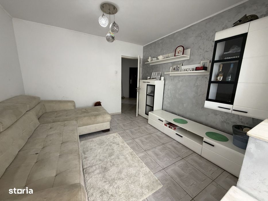 Chirie Apartament / Spatiu Comercial Mioveni, 2 camere, Piata, 55 mp