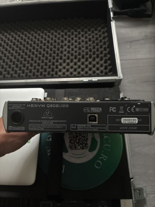 Mixer Xenyx Q802USB