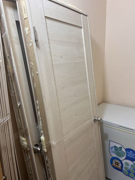 Продам межкомнатную дверь 200*90